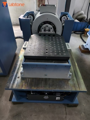 Maks Sinus kuvveti 700Kg.f zirve (7KN) Şok ve titreşim pil test çözümleri için hava soğutmalı titreşim masası test ekipmanları